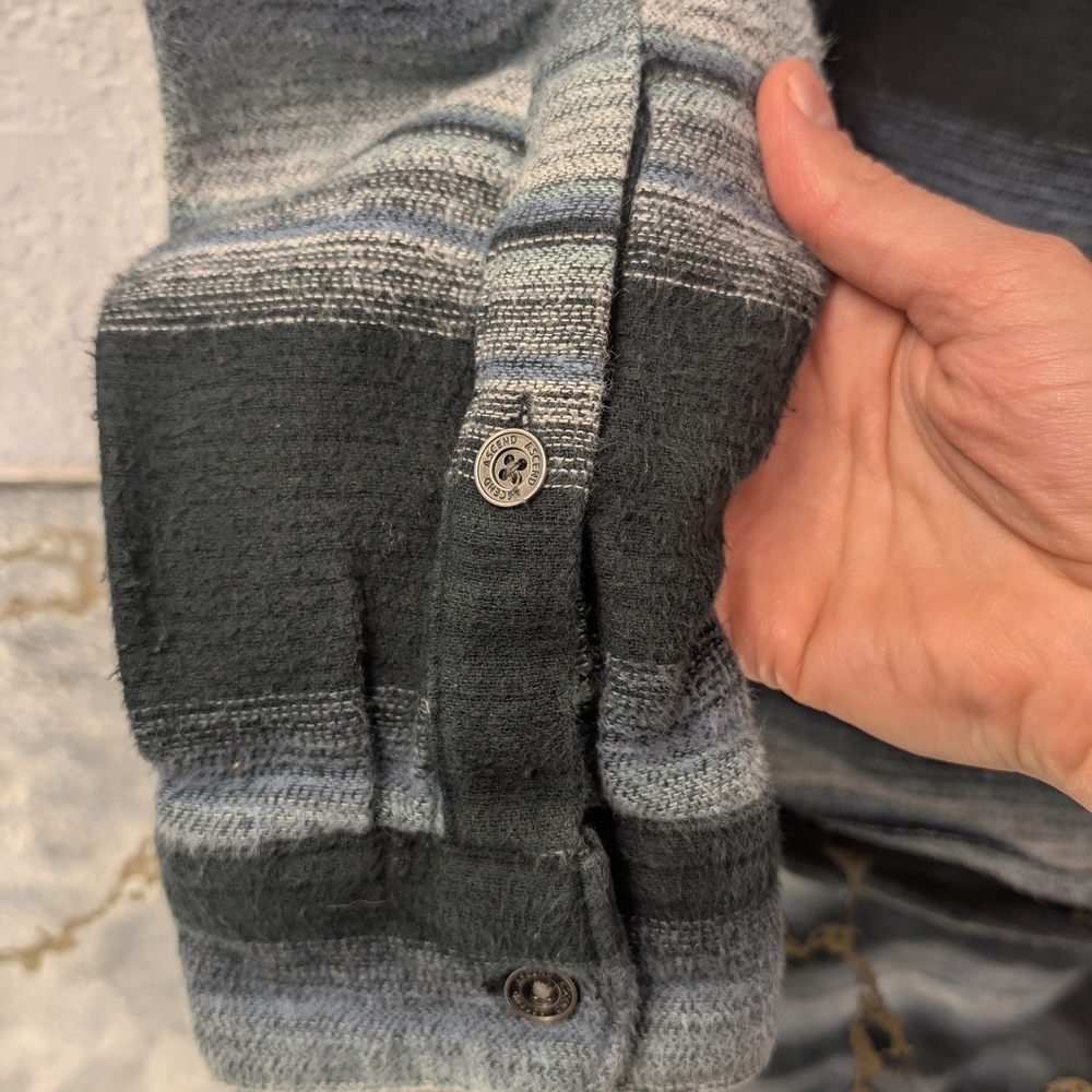 Bass Pro Shops Gray and Black Knit Jacket - Picture 5 of 11